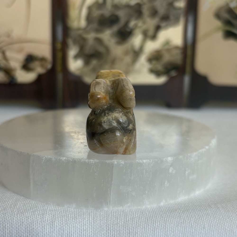 Mexican crazy lace rabbit carving - Picture 2 of 4